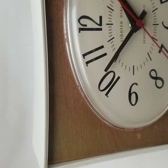 Mid Century General Electric Electric Wall Clock - Picture 10 of 17